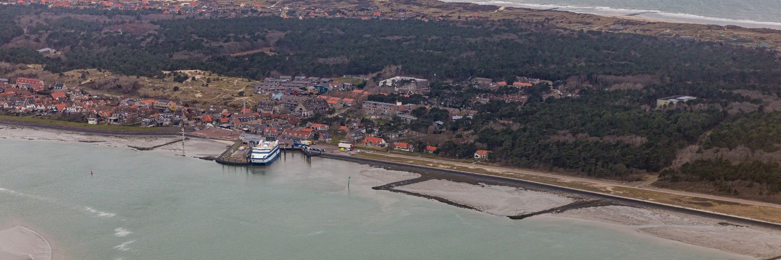 De veerboot naar Vlieland onderweg over de Waddenzee
