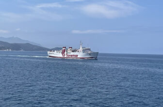 Toremar ferry van Portoferraio naar Piombino