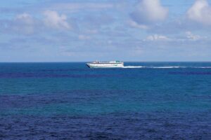 Snelle ferry over de Ierse Zee