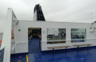 Hier zie je de Skybar op dek 11 van de Princess Seaways