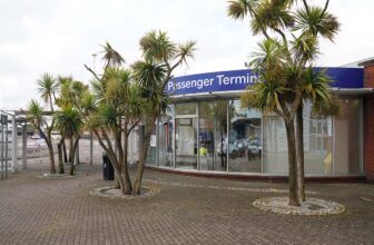 Voorkant van de passenger terminal in Holyhead