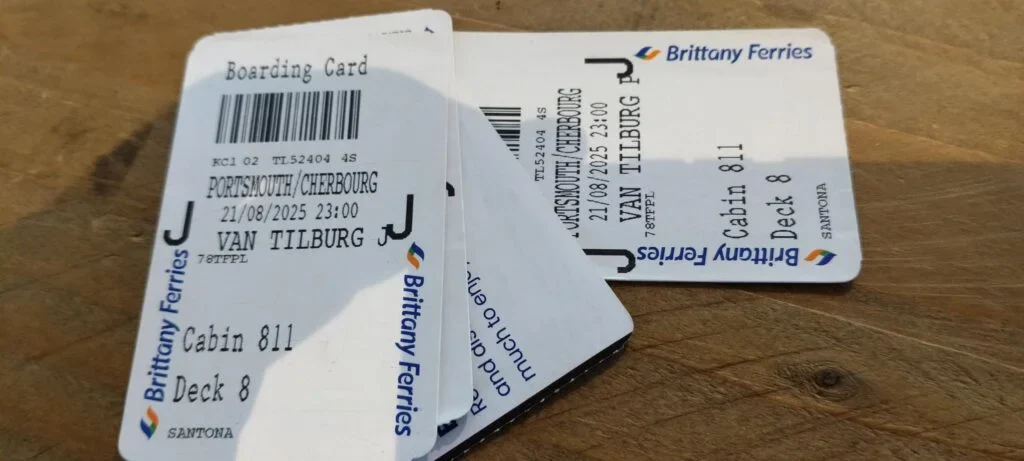 Boarding cards voor Brittany Ferries op foto