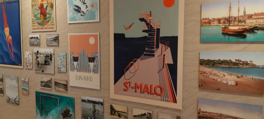 Interieur aan de wanden op de veerboot de Saint Malo