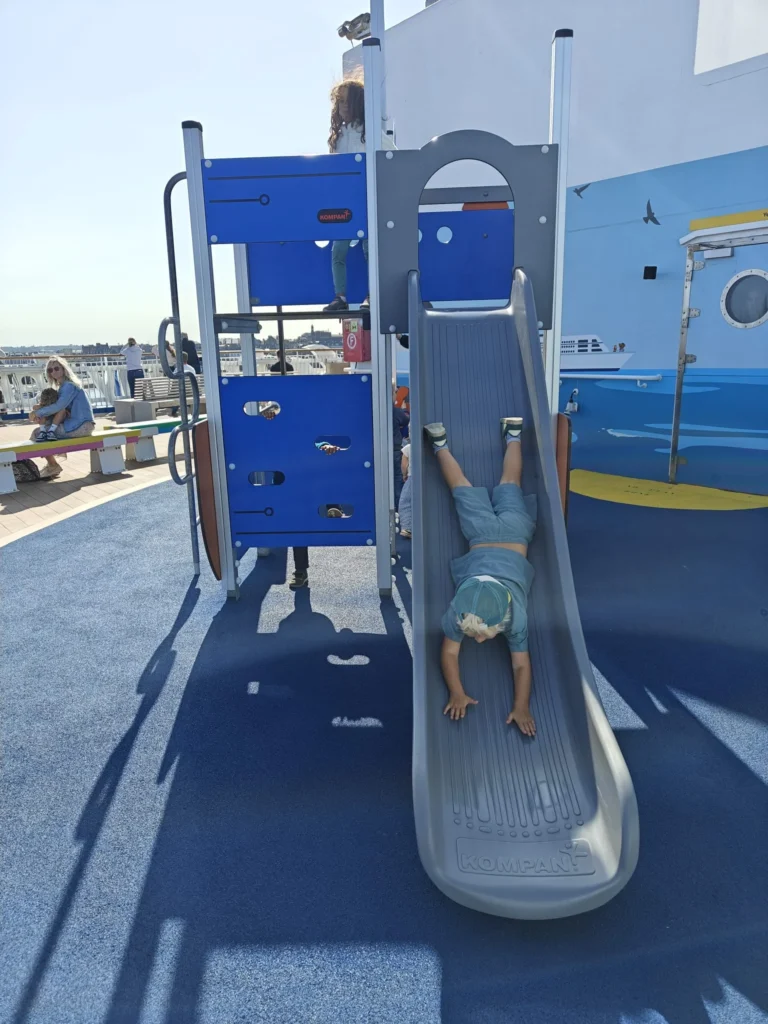 De speeltuin op de veerboot de Saint Malo