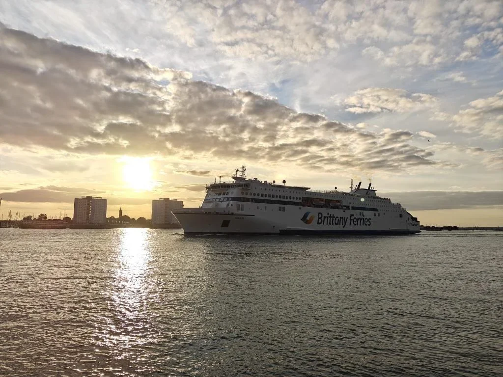 De Galicia veerboot van Brittany Ferries in de haven van Portsmouth