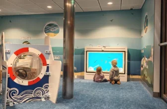 Binnenspeeltuintje / speelruimte voor kinderen op de Brittany Ferries veerboot