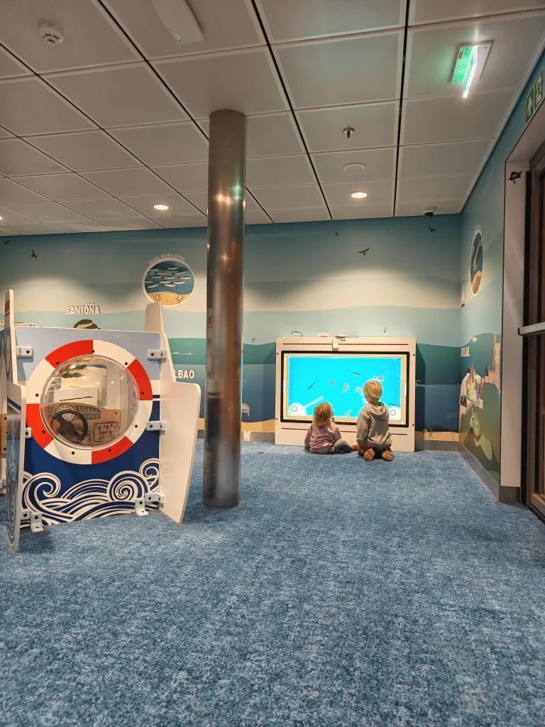 Binnenspeeltuintje / speelruimte voor kinderen op de Brittany Ferries veerboot