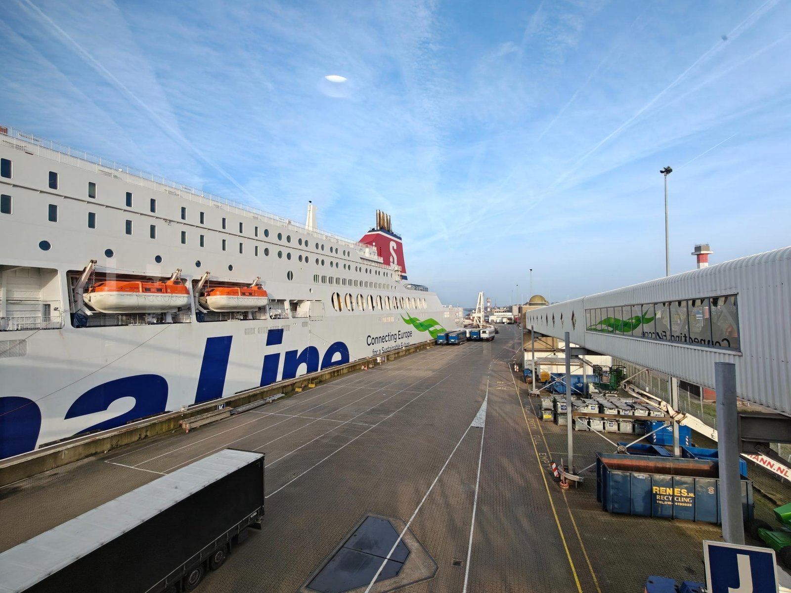 De Stena Hollandica aan de kade in Hoek van Holland