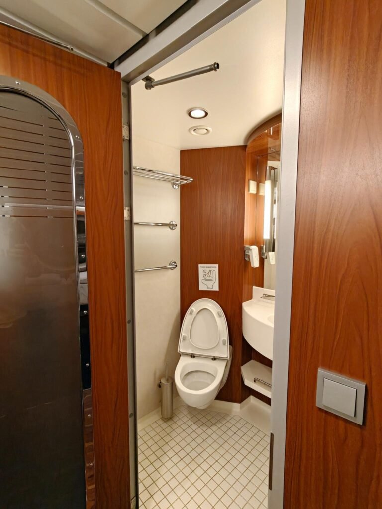 Badkamer in een hut op een Stena ferry