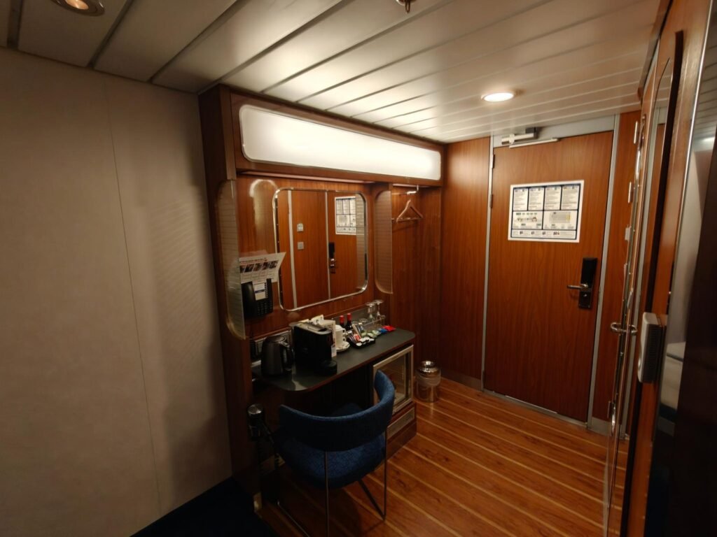Minibar, koffie en thee in een Captain's Class hut
