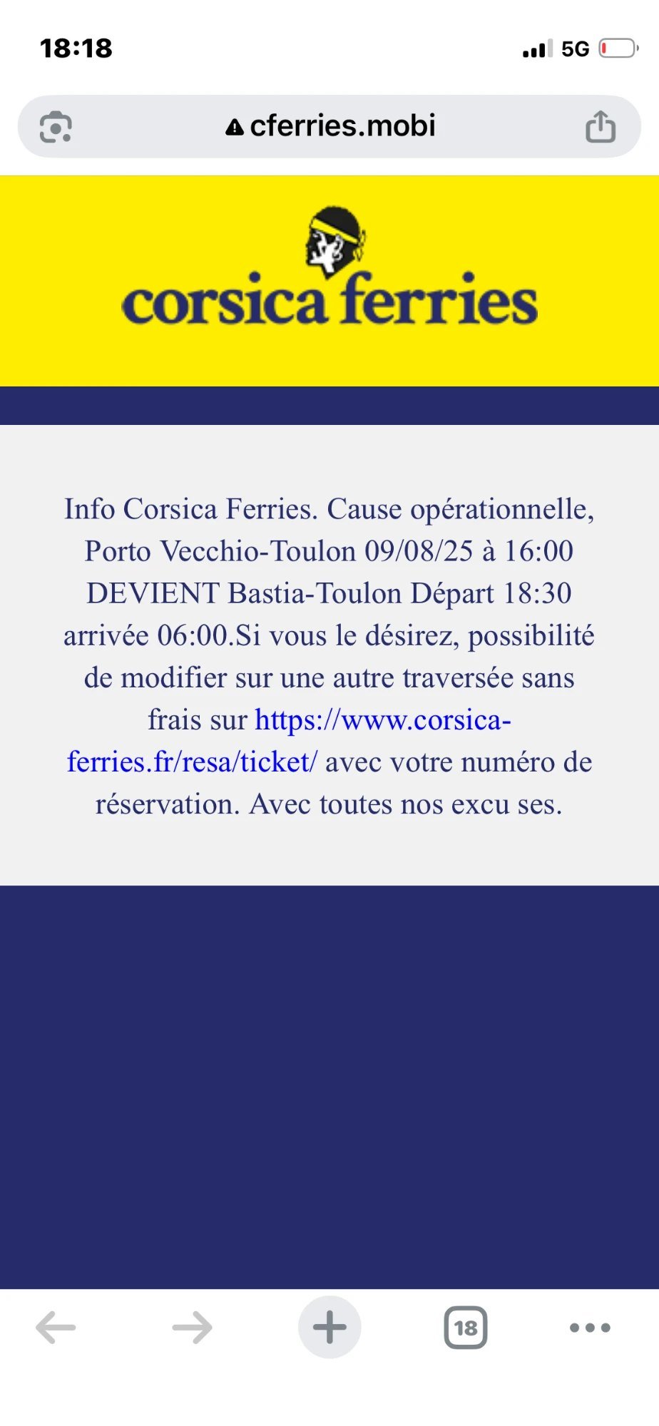 Schermafbeelding van een telefoon met een Franstalig bericht van Corsica Ferries op cferries.mobi: de overtocht Porto Vecchio-Toulon van 09/08/25 om 16:00 wordt Bastia-Toulon met vertrek 18:30 en aankomst 06:00, met een link om kosteloos naar een andere overtocht te wisselen