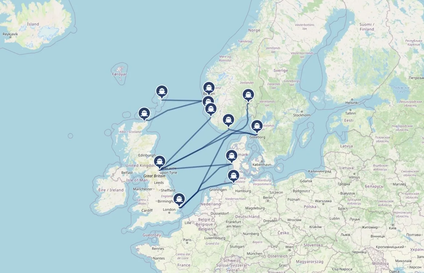Kaart van de Noordzee met blauwe lijnen voor de verdwenen overtochten van Engeland en Schotland naar Noorwegen, Denemarken en Zweden