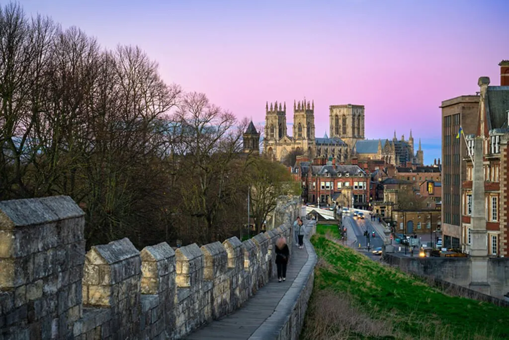 York Minster gezien vanaf de middeleeuwse stadsmuur