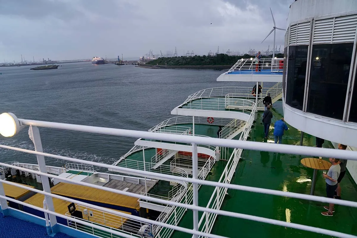 Het achterdek van de Pride of Hull bij vertrek uit Rotterdam